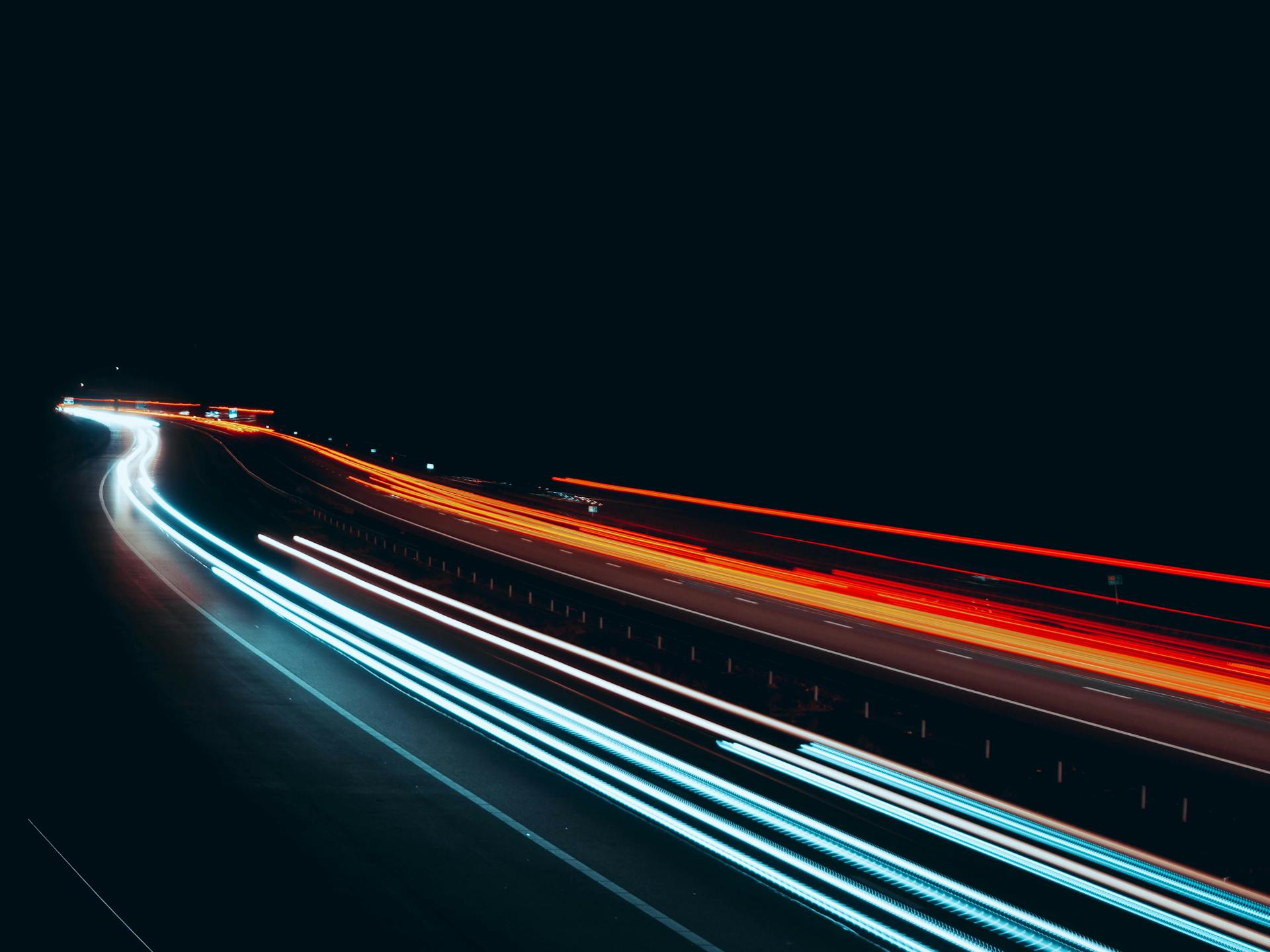 Line chart showing engagement spike in the first hour after posting on Instagram